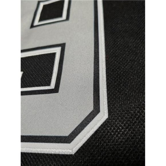 NWT Multiple Sizes Wayne Gretzky #99 Los Angeles Kings Black Captain Jersey - Picture 3 of 5